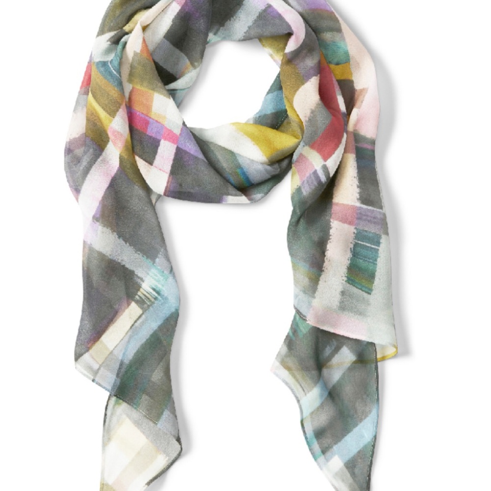 NWT Cabi Staple Scarf